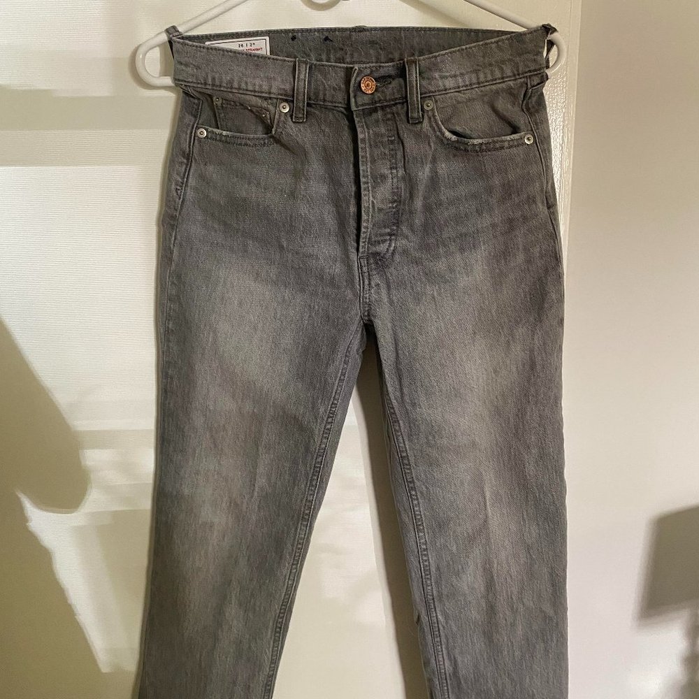 very cute gap jeans in grey!